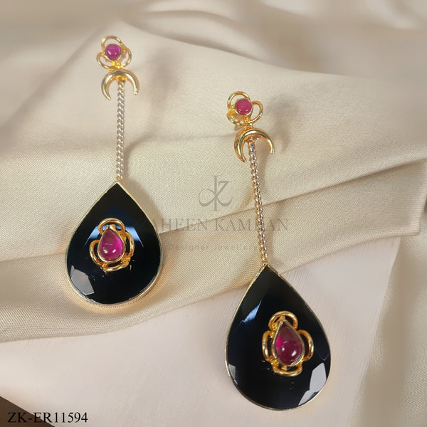 DROP EARRINGS