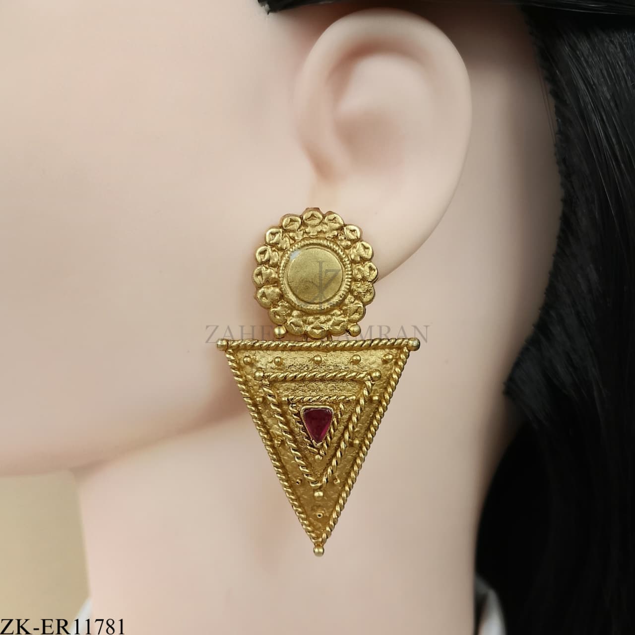 TRIANGLE EARRINGS