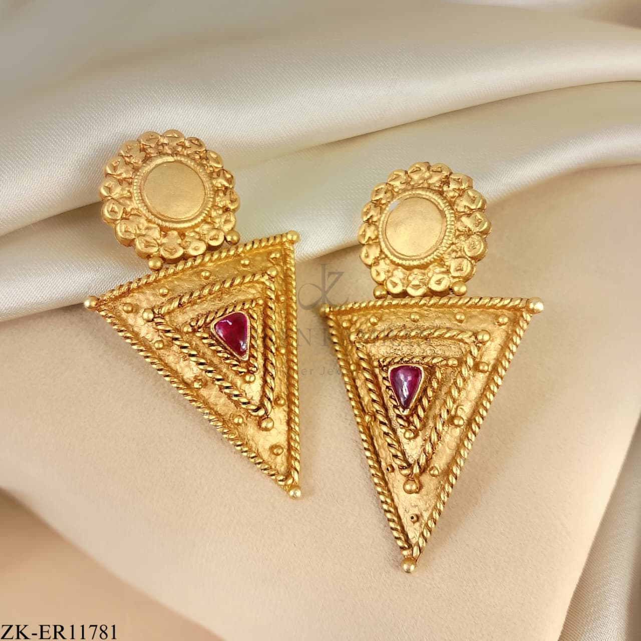 TRIANGLE EARRINGS