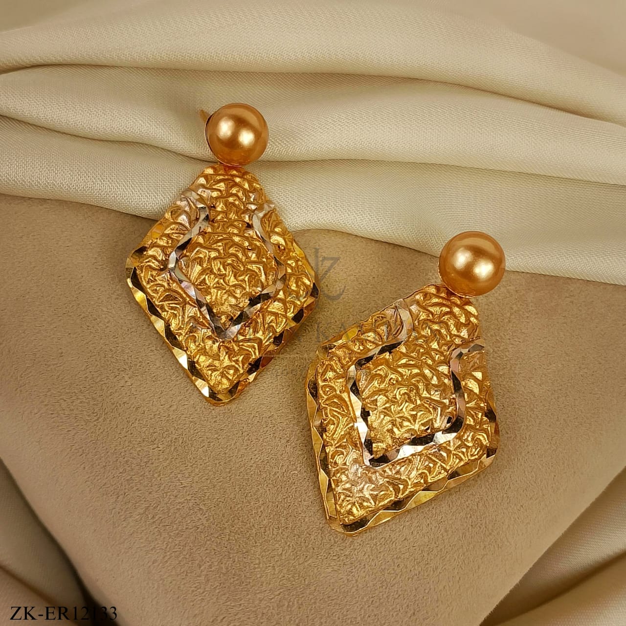 GOLDEN PEARL EARRINGS
