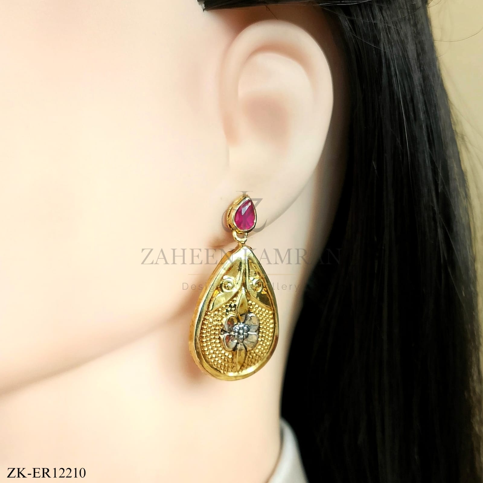FLORAL MOTIF EARRINGS