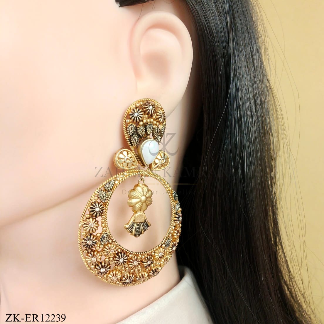 FLORAL MOTIF EARRINGS