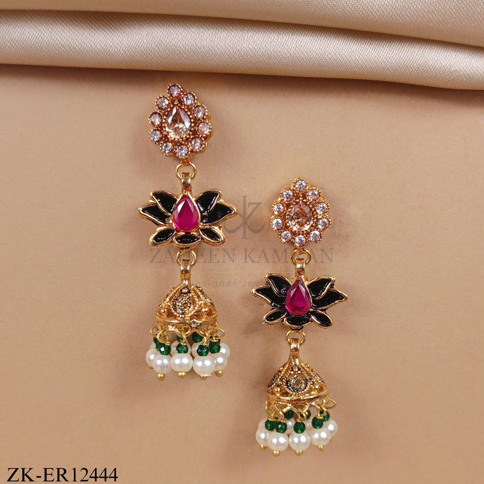 GOLD EMERALD EARRINGS WITH BLACK FLORA
