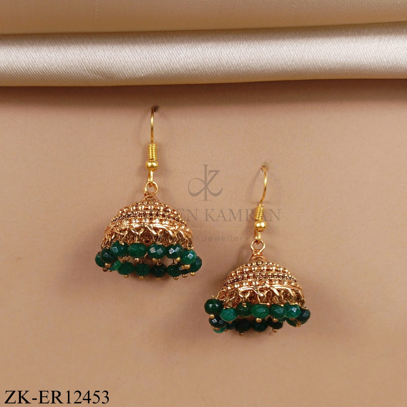 GOLDEN EARRINGS WITH GREEN BEADS