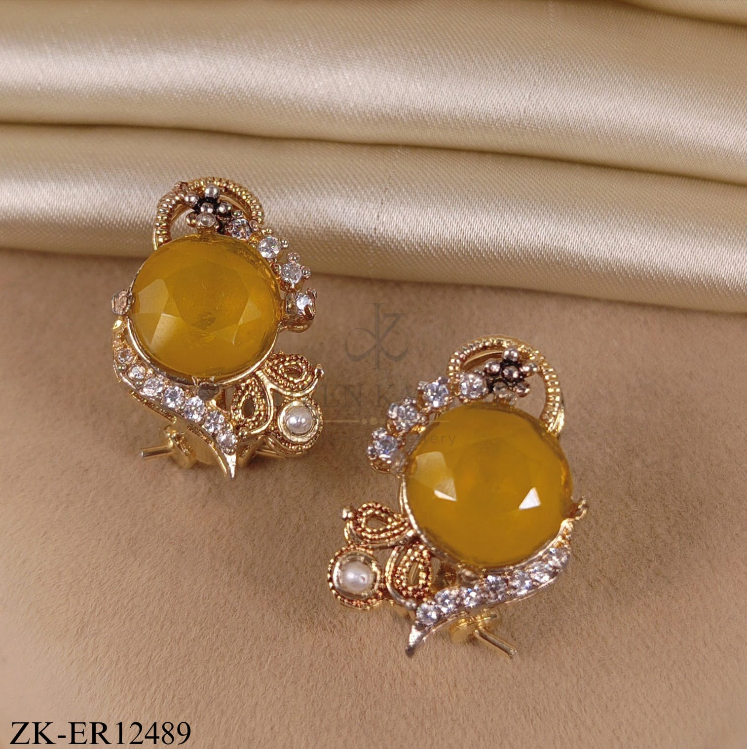 YELLOW JADE CURL ZIRCONS EARRINGS