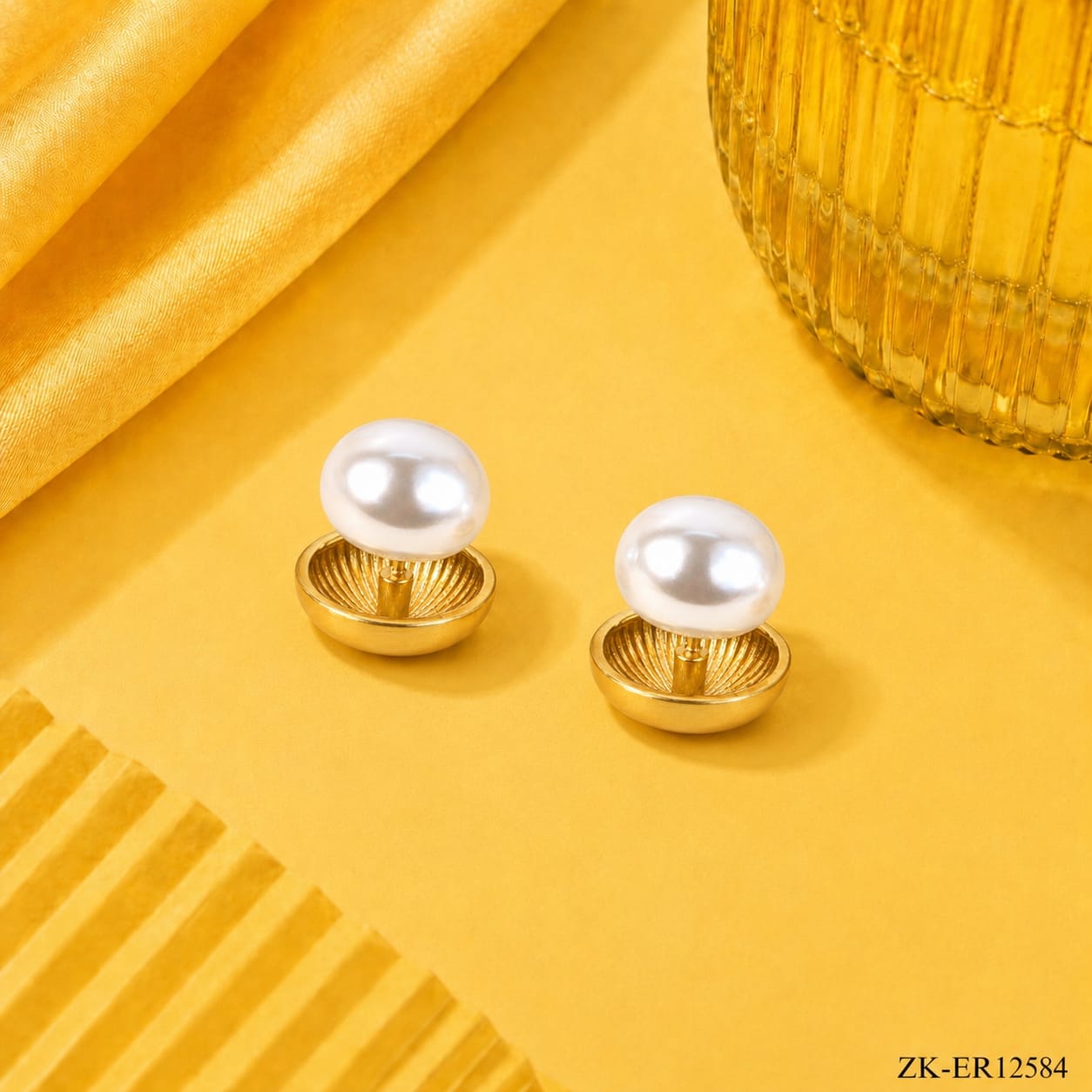 GOLD TONE RIBBED PEARL EARRINGS
