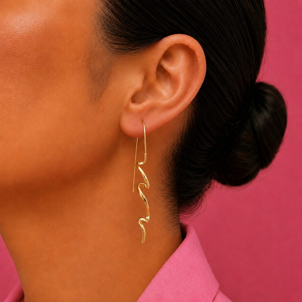 GOLD SLEEK TWISTED EARRINGS