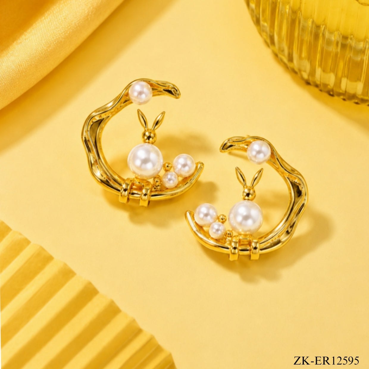 WAVY C SHAPE PEARLS EARRINGS