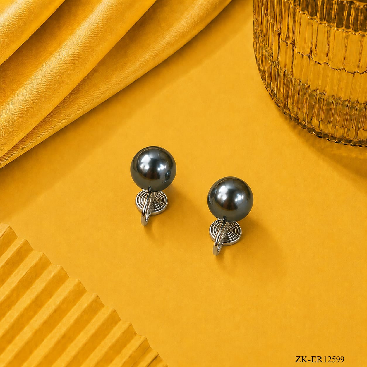 DARK GREY STUD EARRINGS WITH MINI SPIRAL