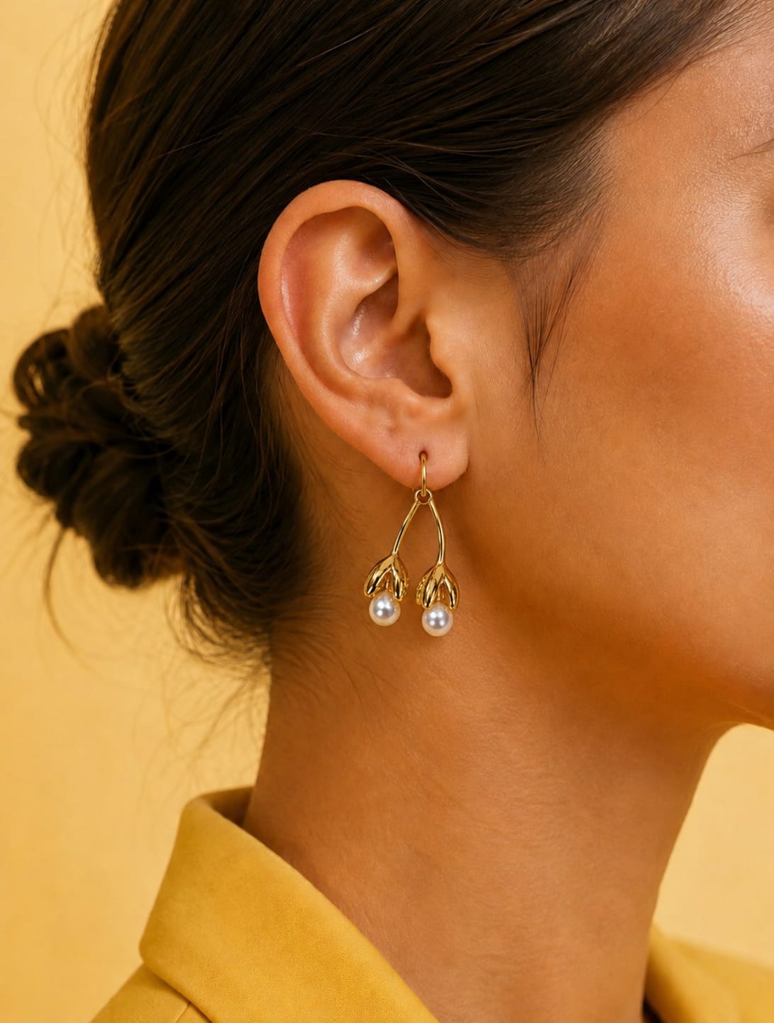 GOLD TONE CURVED STEMS EARRINGS