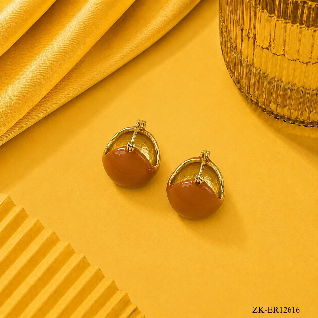 BROWN ENAMEL ROUND EARRINGS