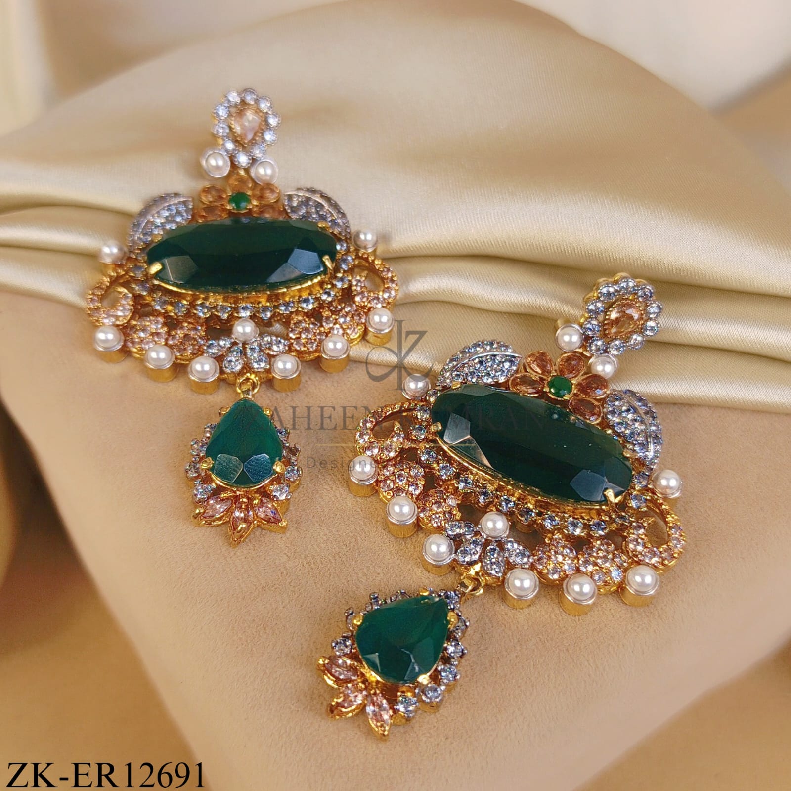 GOLD EMERALD FLORAL PATTERN EARRINGS