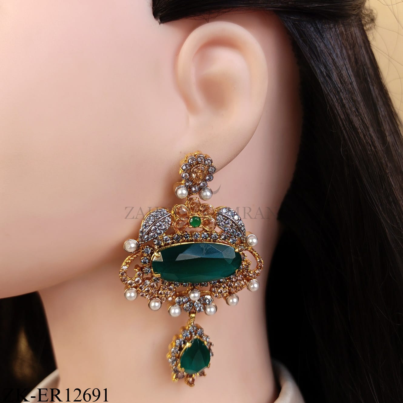 GOLD EMERALD FLORAL PATTERN EARRINGS