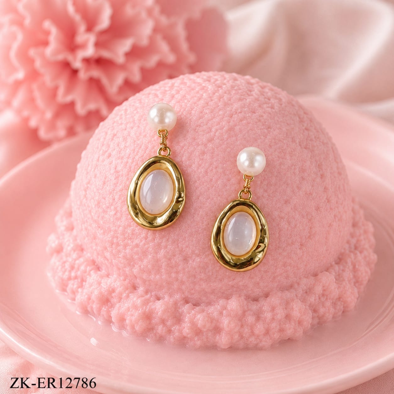 GOLD TONE TOP PEARL EARRINGS