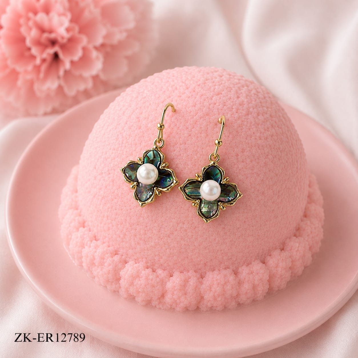 GOLD DUAL SHADE EARRINGS WITH PEARL CENTER