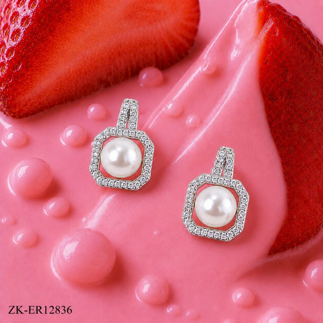 SILVER SQUARE EARRINGS WITH PEARL CENTRE