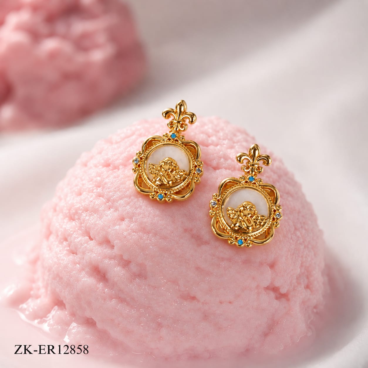 VINTAGE GOLDEN WHITE GLASS CENTRE EARRINGS