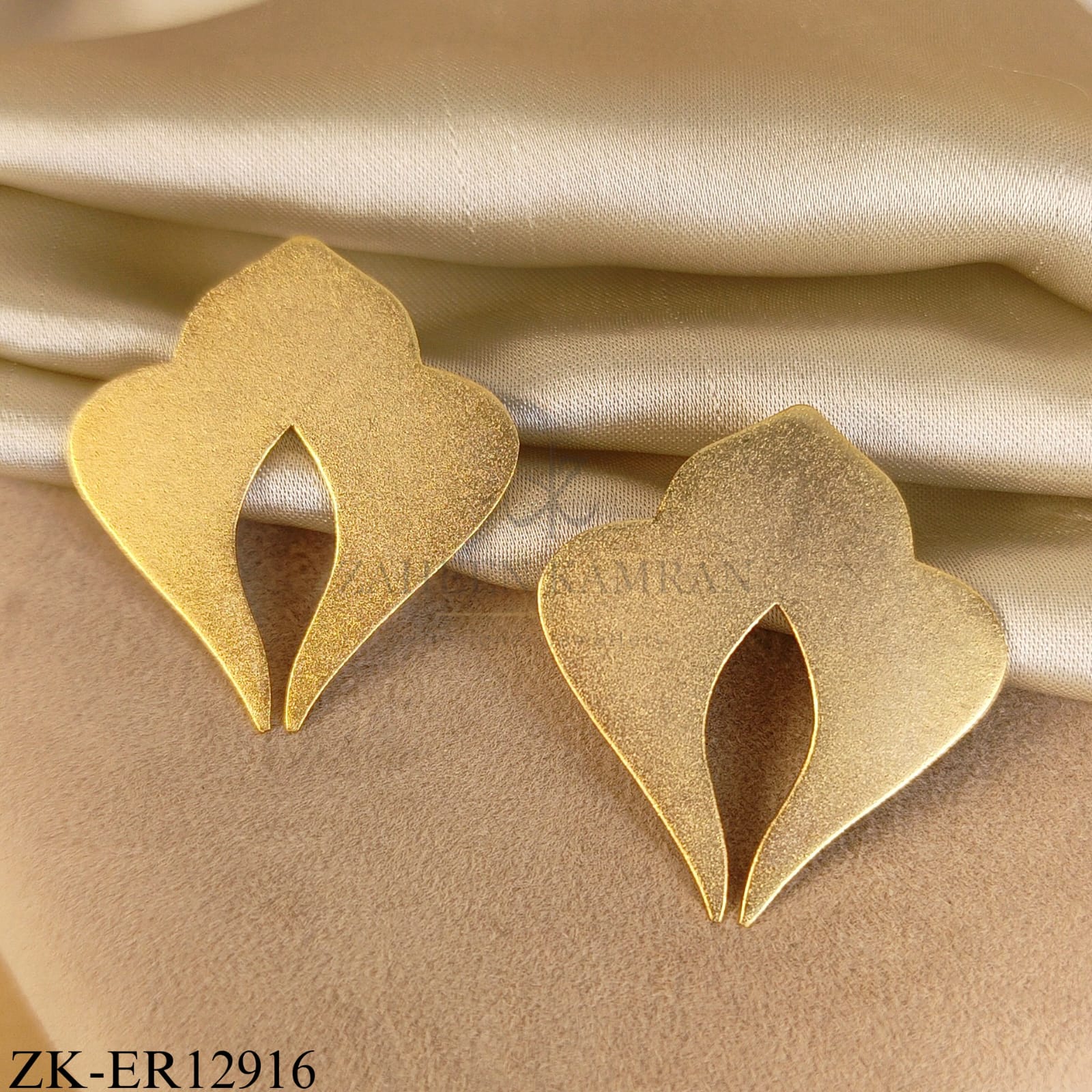 GOLDEN CENTER CUT EARRINGS