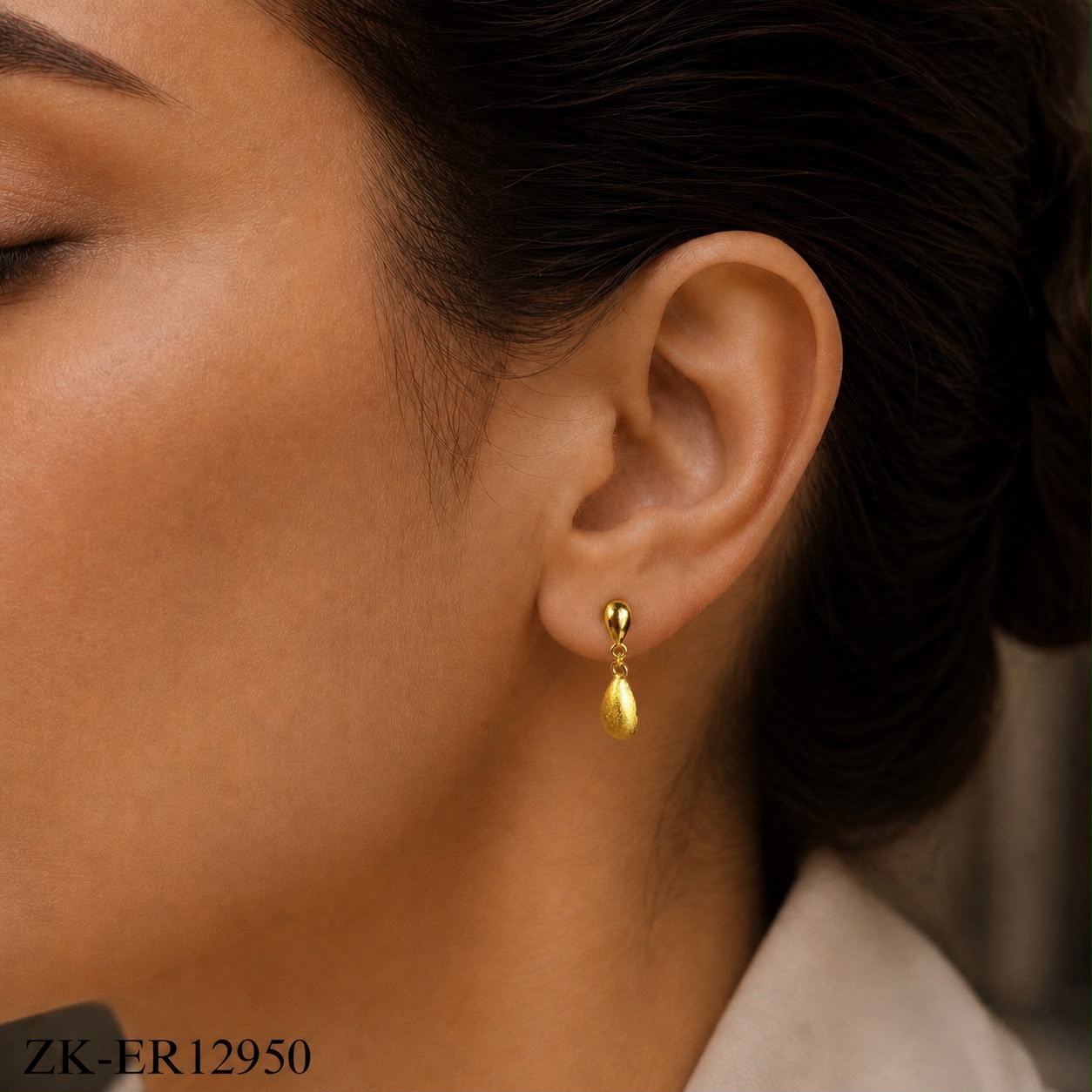 GOLDEN TEARDROP EARRINGS