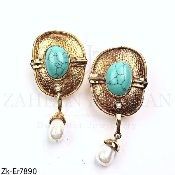 Classy feroza earrings.