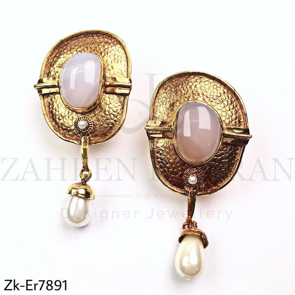 Stunning oval earrings.