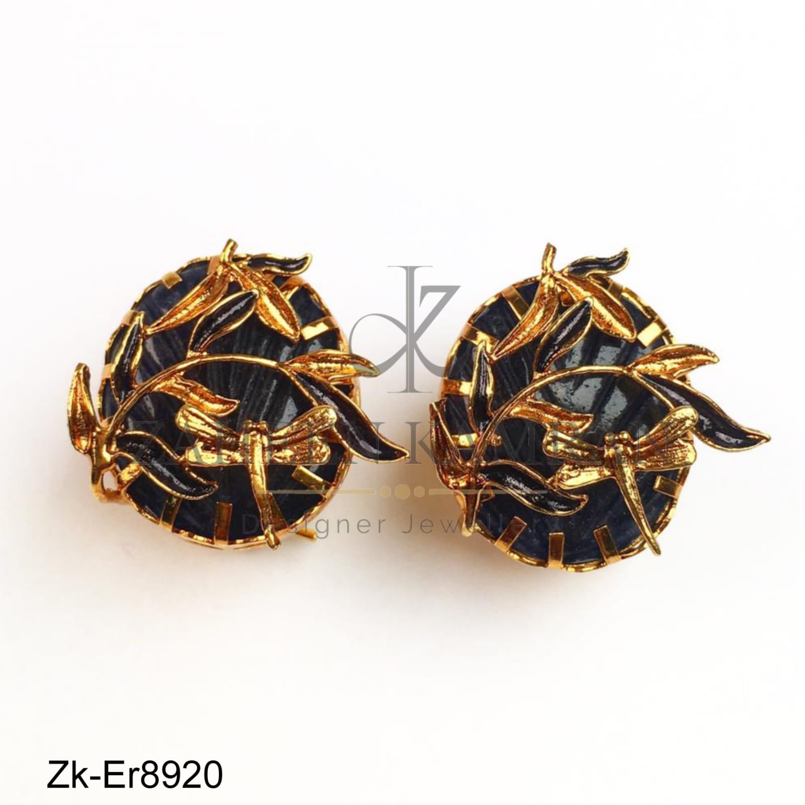 Leaflet oval studs.
