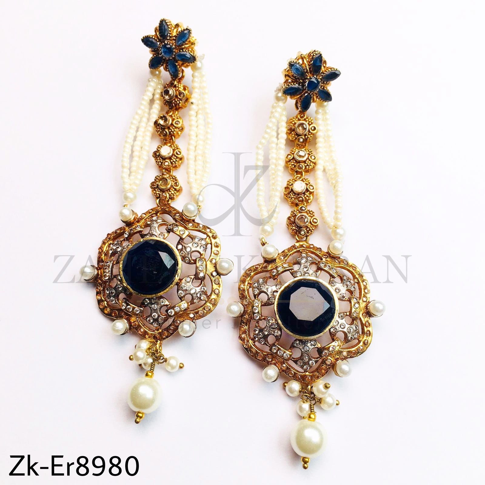 Amazing long earrings.