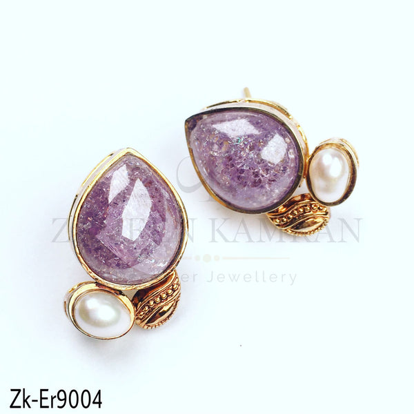 Elegant drop earrings.