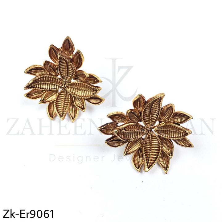 Leaf styli earrings.