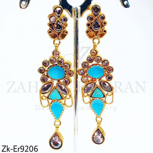 Amazing long earrings.