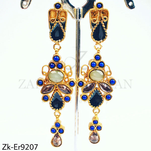 Stunning long earrings.