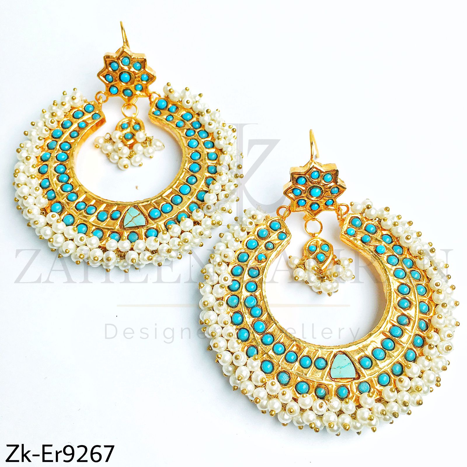 Circle styli earrings.