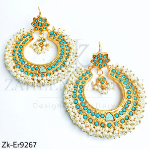 Circle styli earrings.