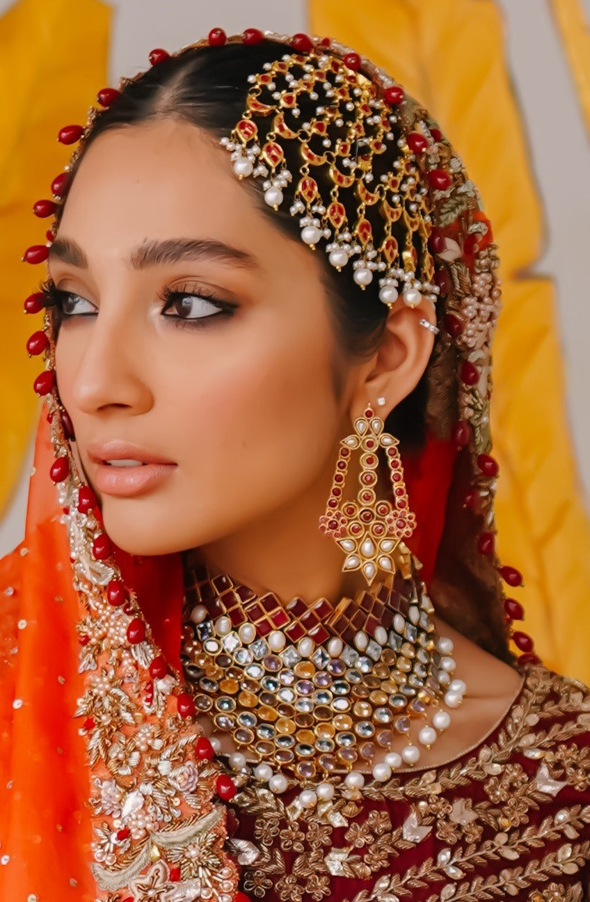 Gorgeous Design Furnished Necklace