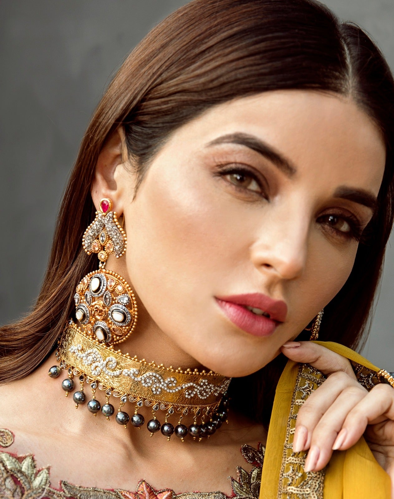 Amazing Designed Choker Set