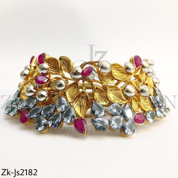 Stylish Gold Choker