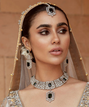 Zirconian emerald set