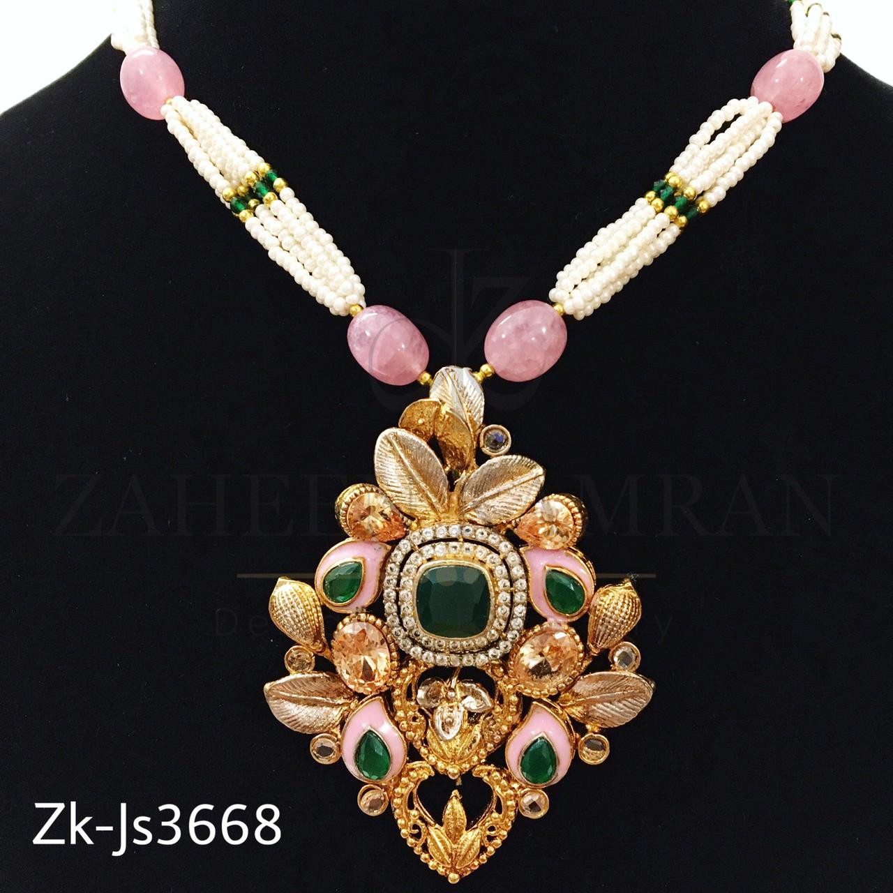 Emerald golden pendant
