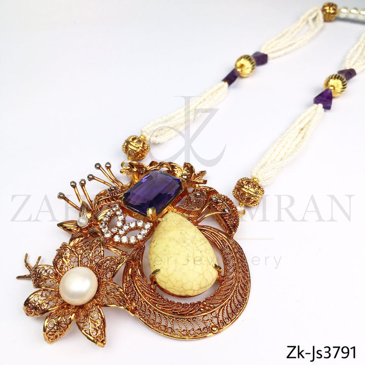 Stylish floral Mala pendant set