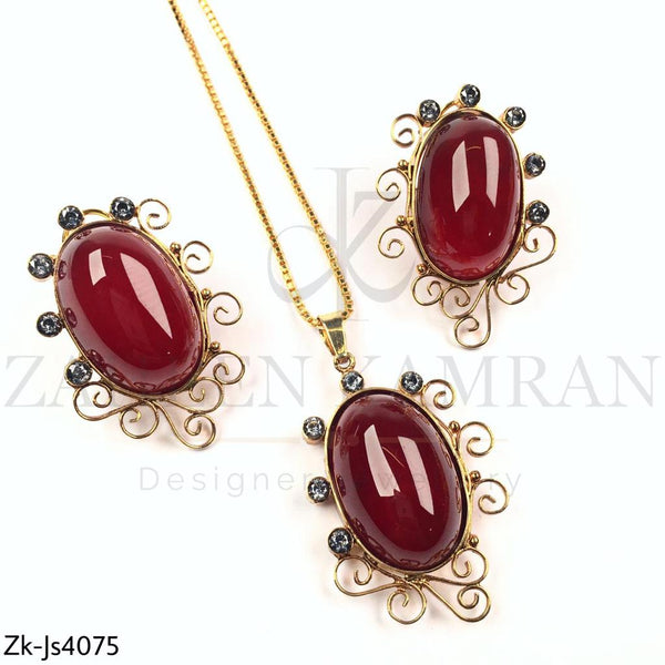 Oval garnet set.