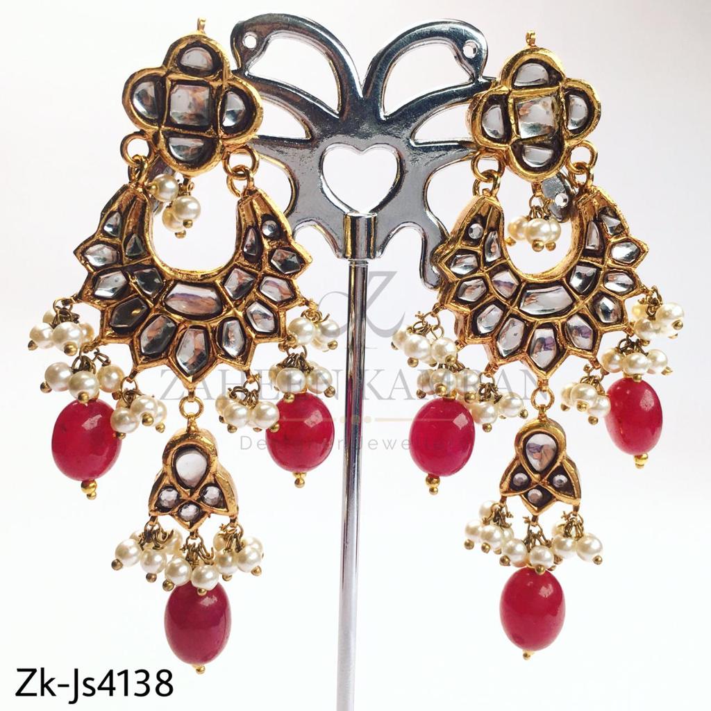 Stunning hanging set.