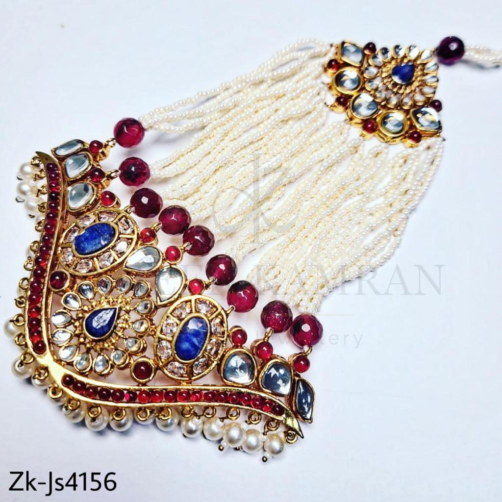 Luminous bridal set.