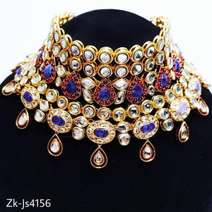 Luminous bridal set.