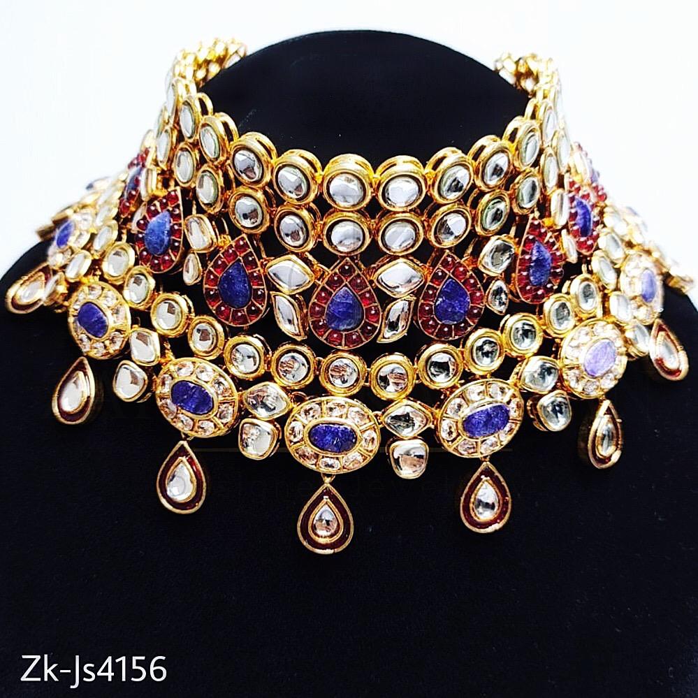 Luminous bridal set.