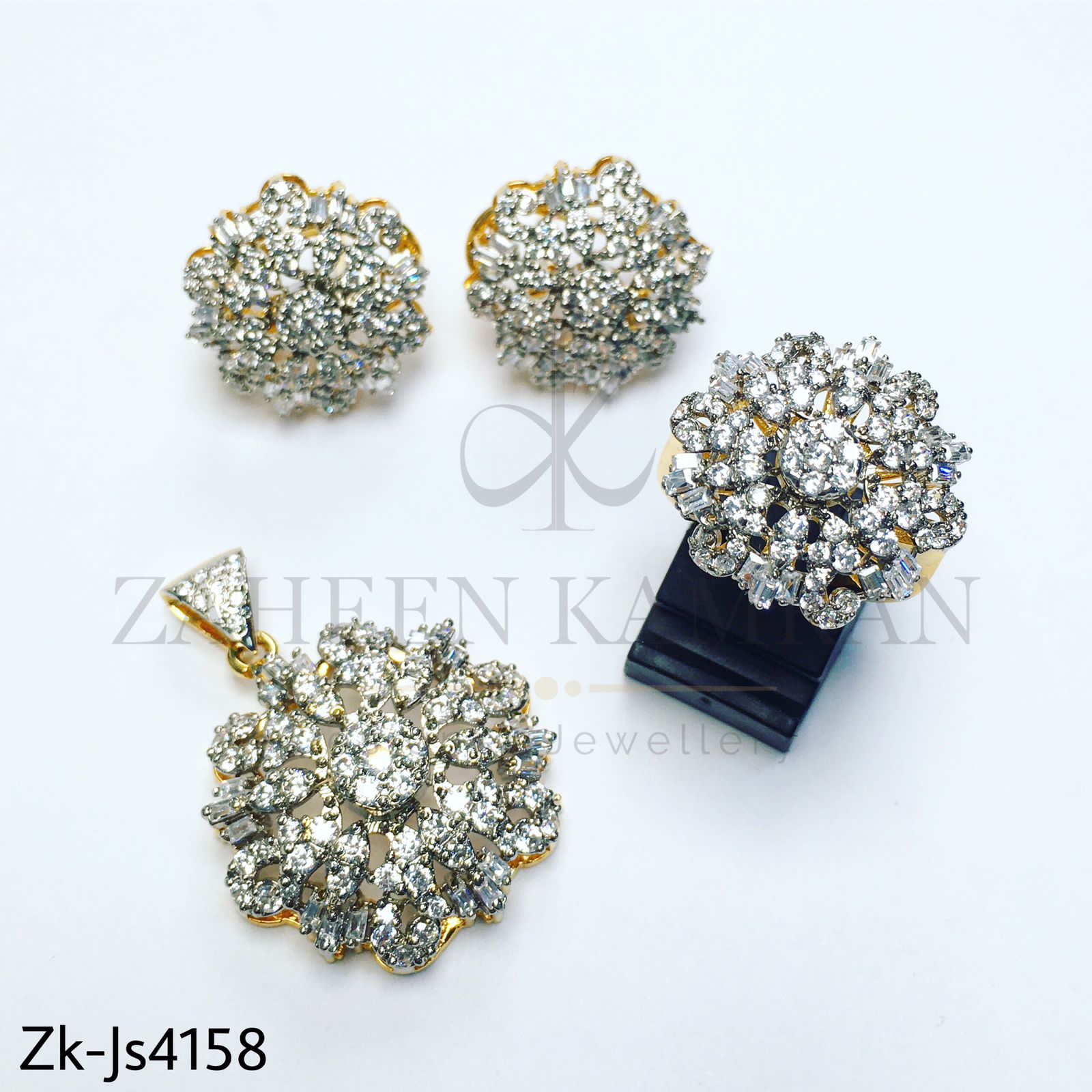 Bloom zirconium set.
