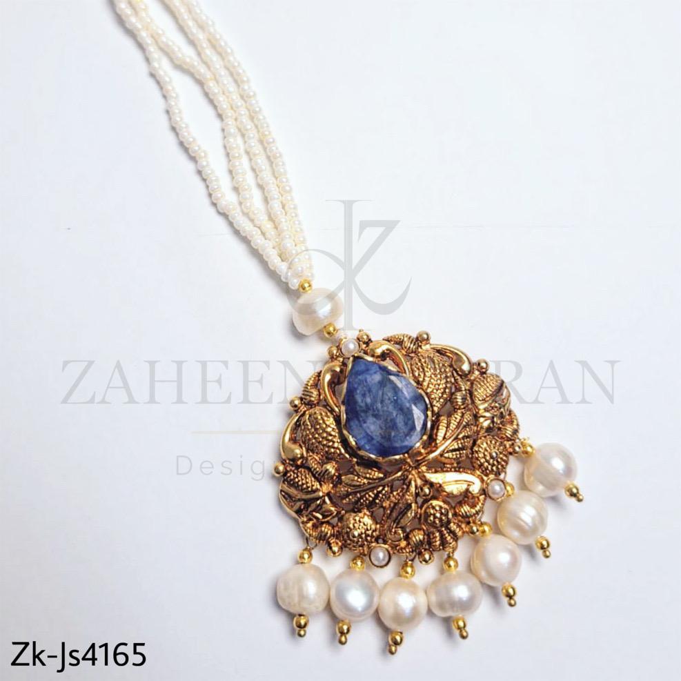 Splendid bridal set.