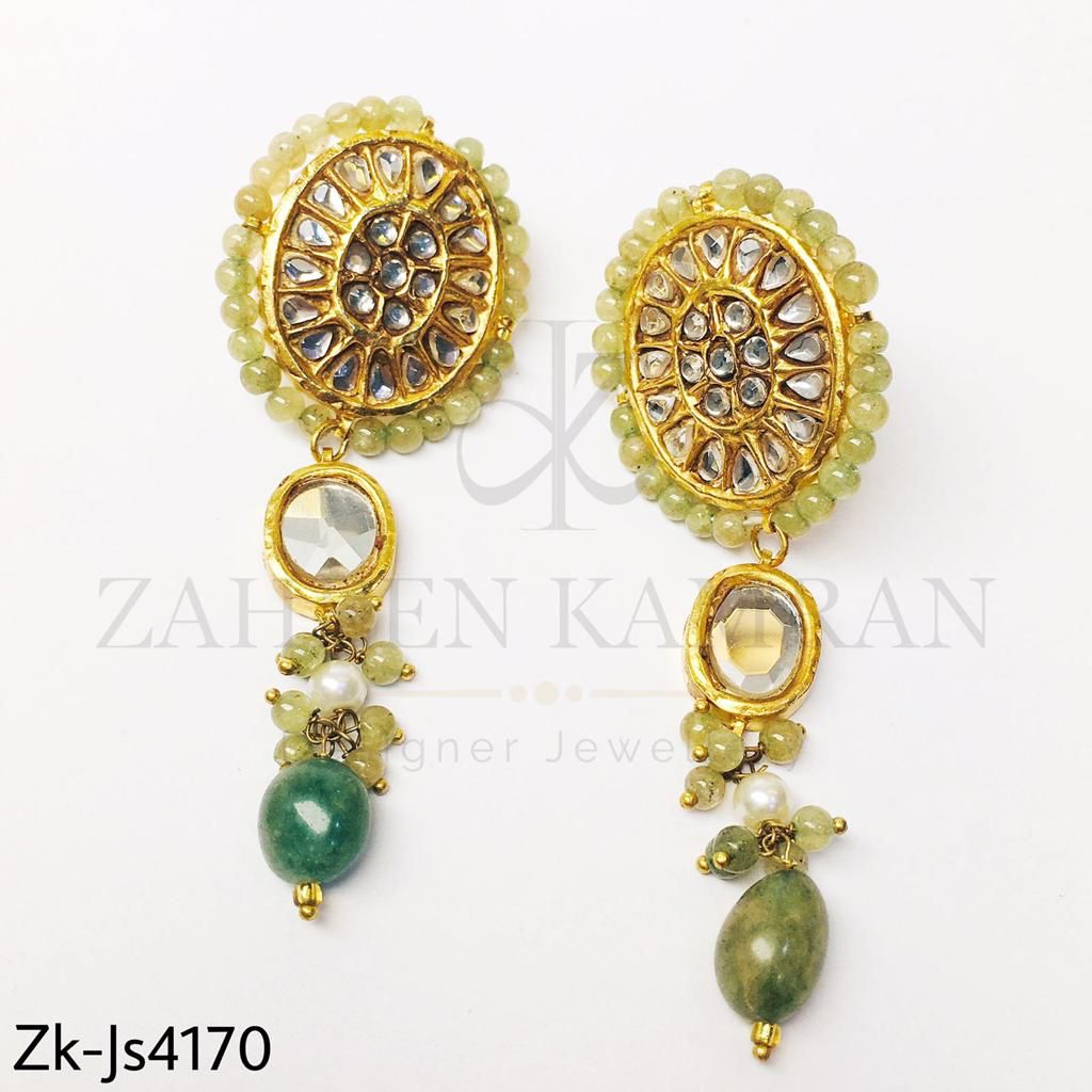 Glamorous kundan set.