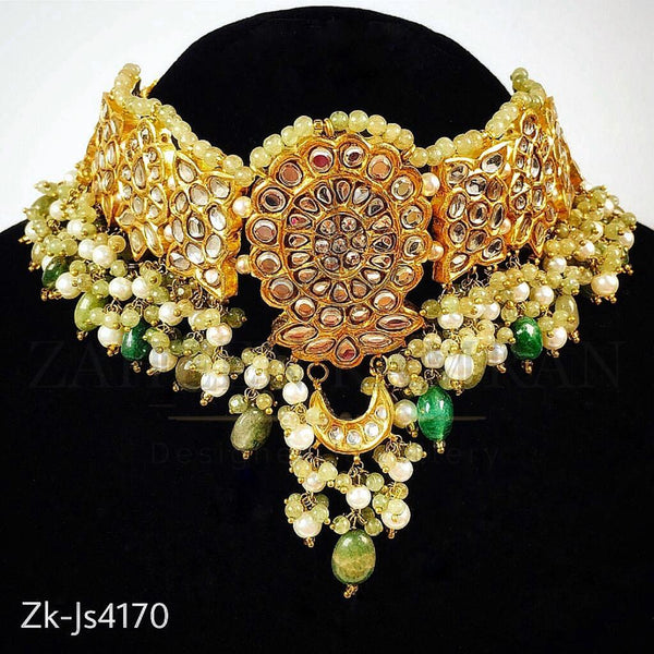 Glamorous kundan set.