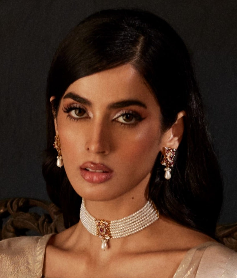 Radiant pearls set.