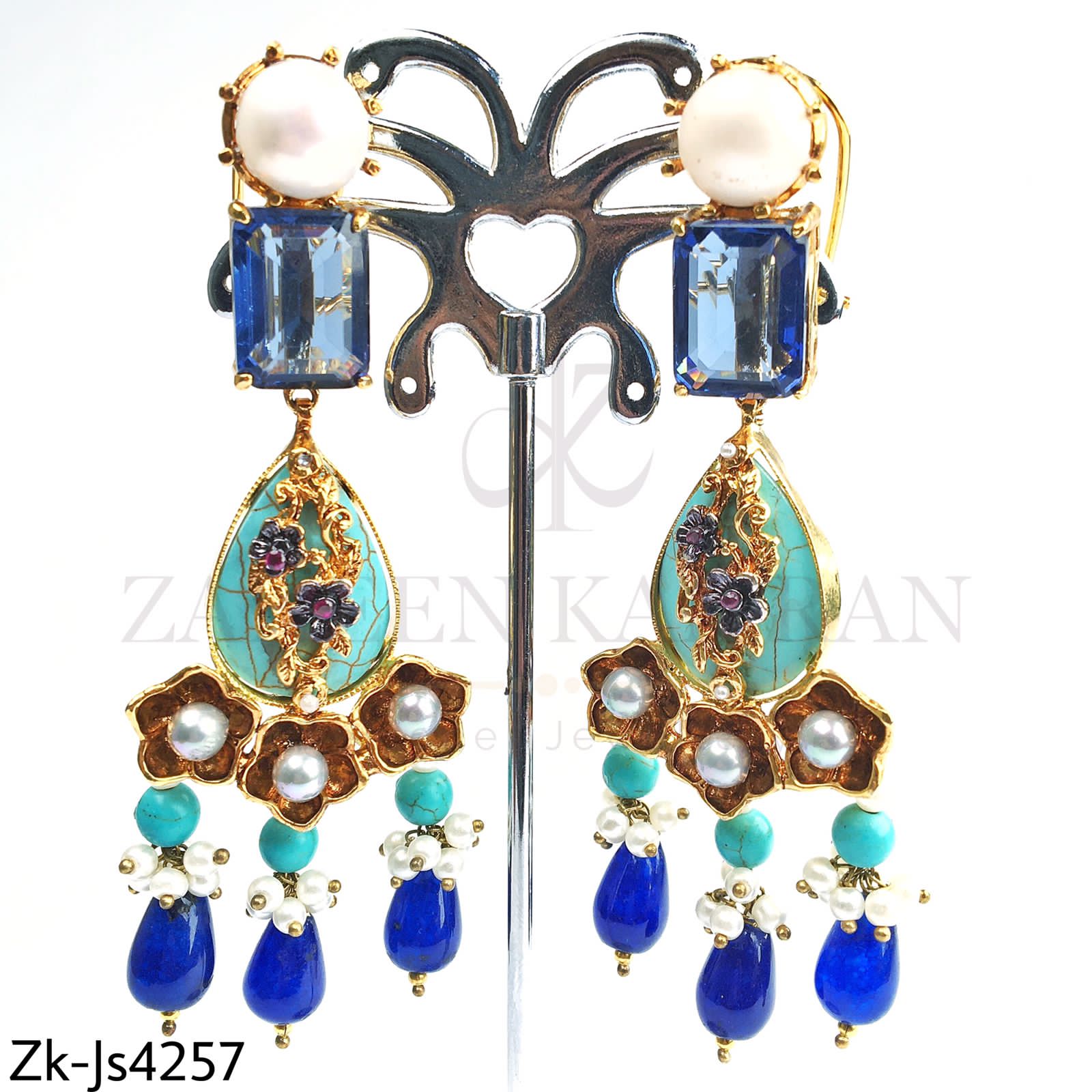 Splendid hanging set.
